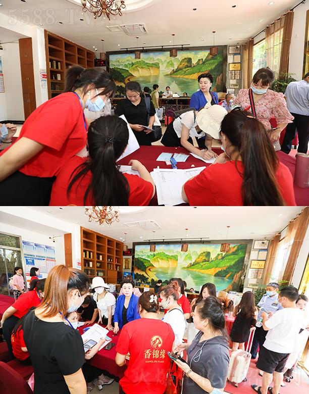 ���\�������F��