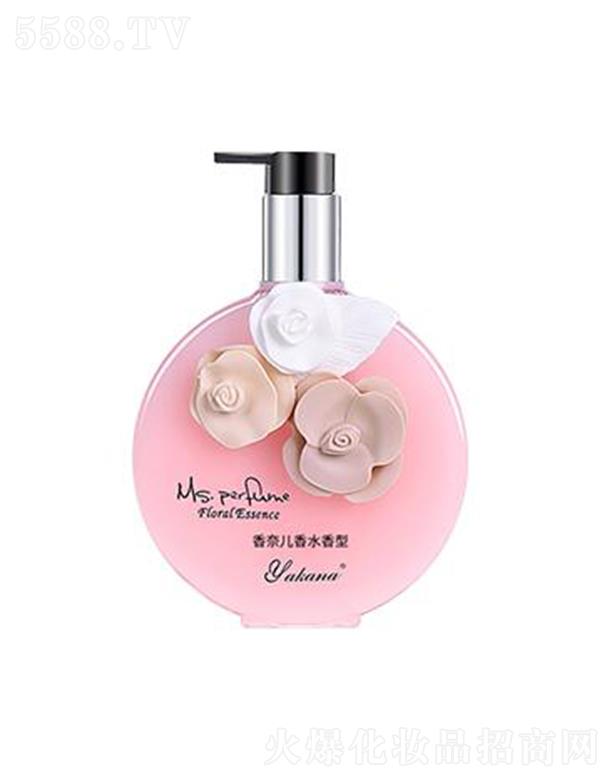 �������T��Ů���ۻ���ˮ���w��